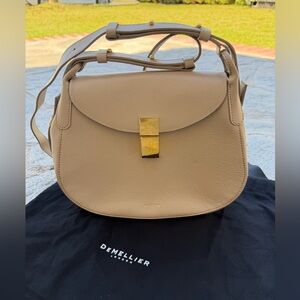 Demellier Elegant Taupe Leather Shoulder Bag Great Condition